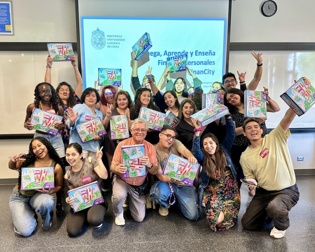 Taller “Juega, Aprende y Enseña Finanzas Personales con FinanCity” Bootcamp STEM UC – Verano 2025